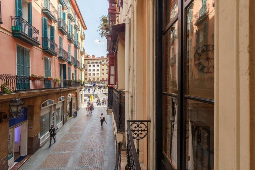 Casco Viejo Junto A La Plaza Nueva Y Unamuno Bilbao Exterior photo